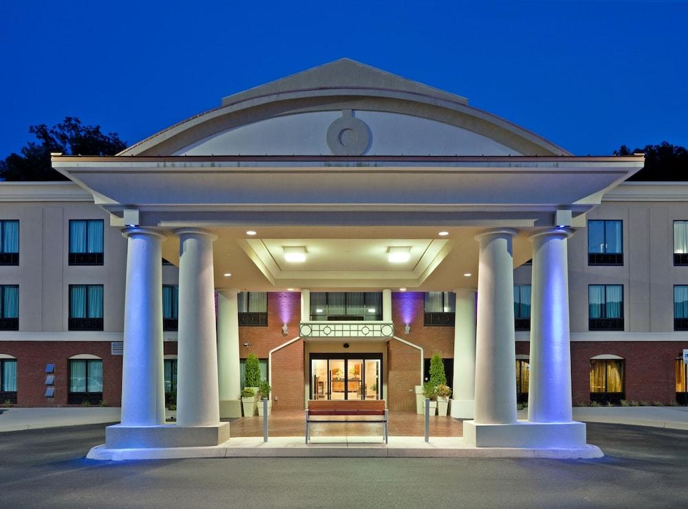 Holiday Inn Express Hotel & Suites Harriman, an IHG Hotel - Featured Image