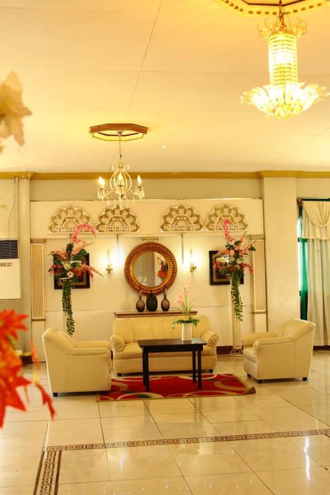 Pangasinan Regency Hotel - Lobby Sitting Area