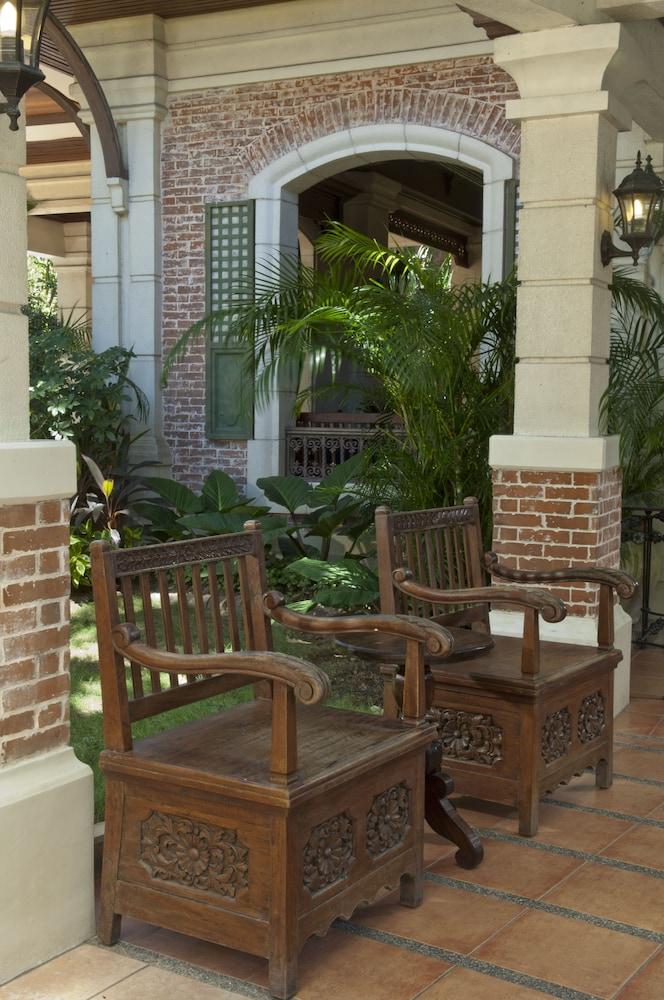 Costabella Tropical Beach Hotel - Lobby Sitting Area