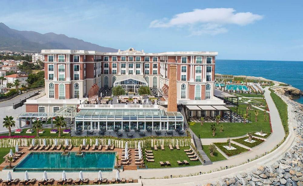 Kaya Palazzo Resort & Casino - Featured Image
