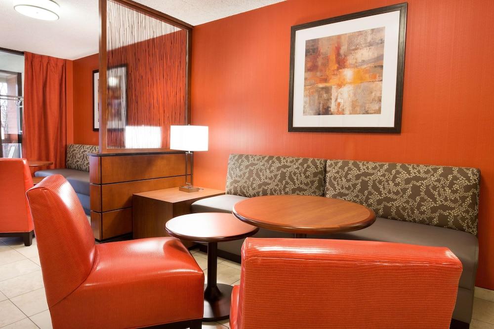 Drury Inn & Suites St. Louis Airport - Lobby