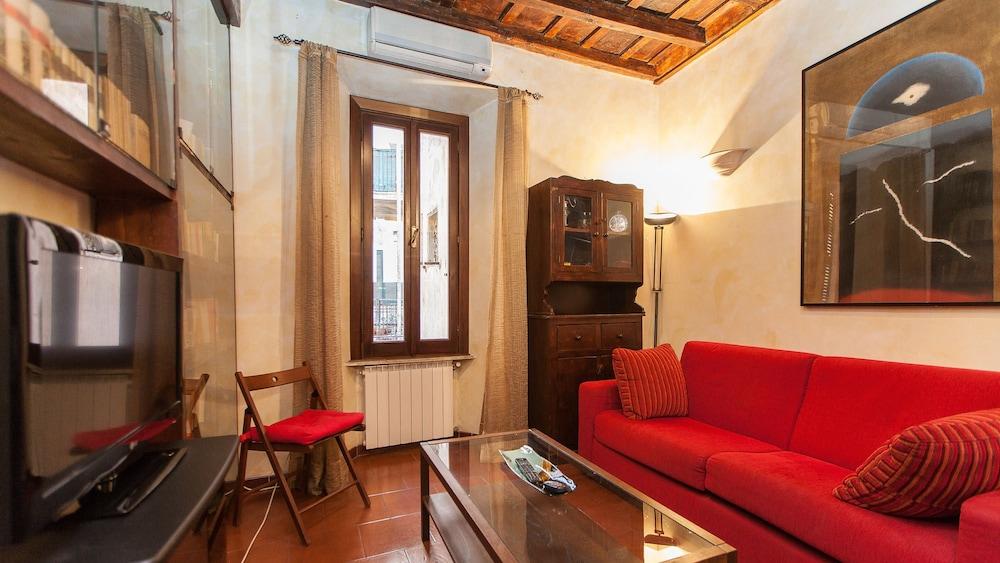 Rental In Rome Santa Maria - Living Area