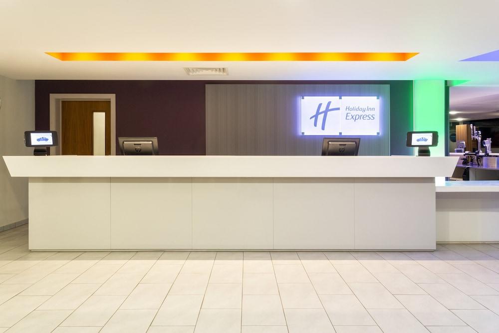 Holiday Inn Express Dunstable, an IHG Hotel - Exterior