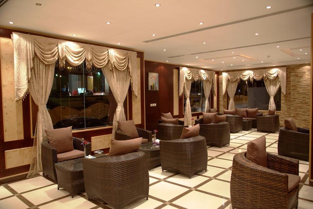 Arab Suite - Lobby Sitting Area