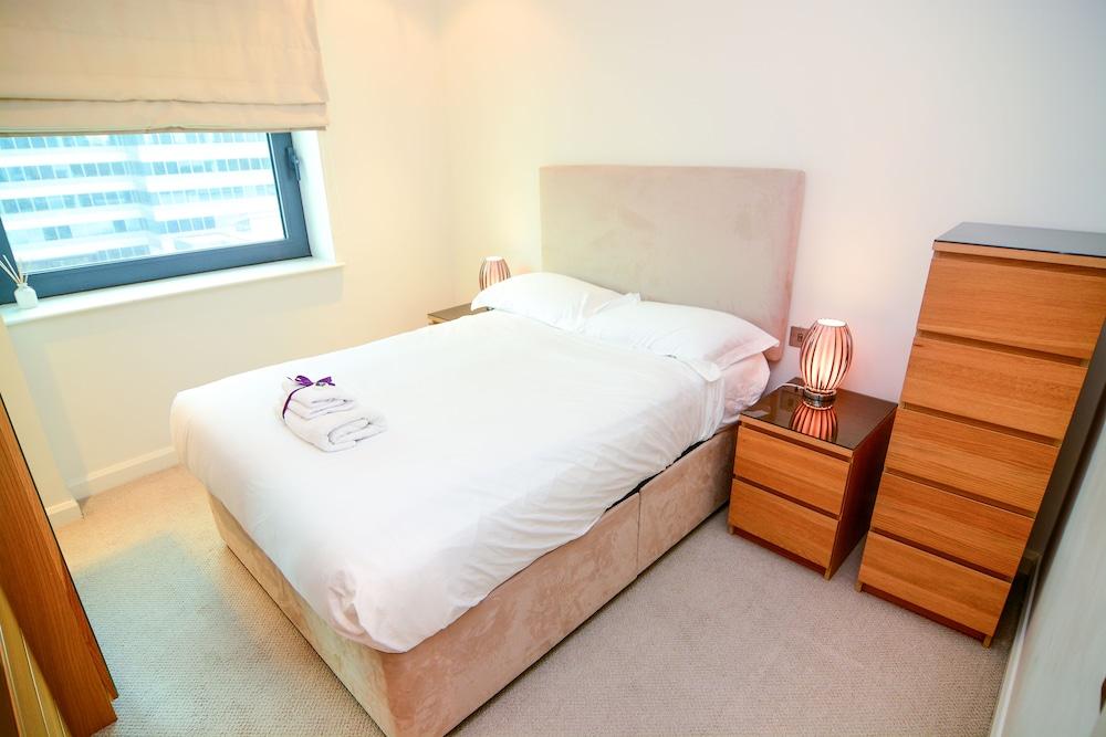 Canary Wharf - Corporate Riverside Apartments - Room