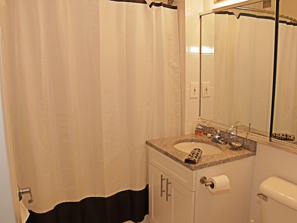 BellaView Suites - Bathroom