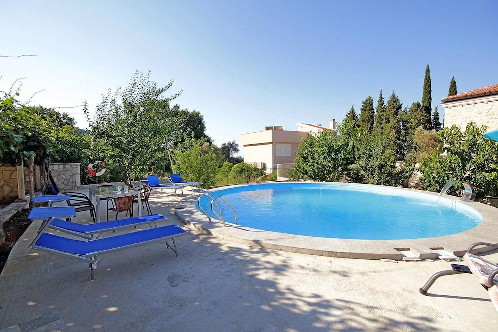 Villa Rezevici - Outdoor Pool