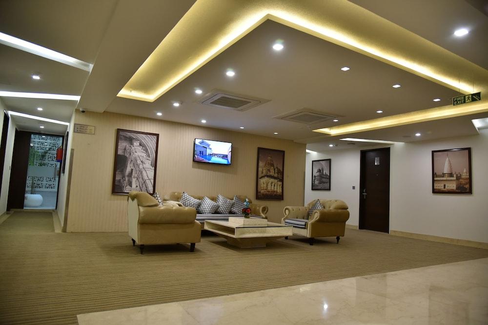 Clarks INN Suite Gwalior - Lobby Sitting Area