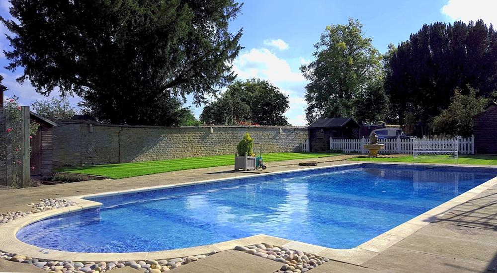 River Nene Cottages - Outdoor Pool