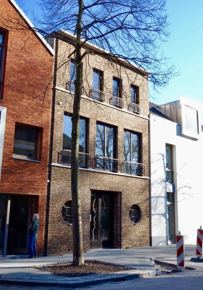 Arthouse B&B Dordrecht - Featured Image