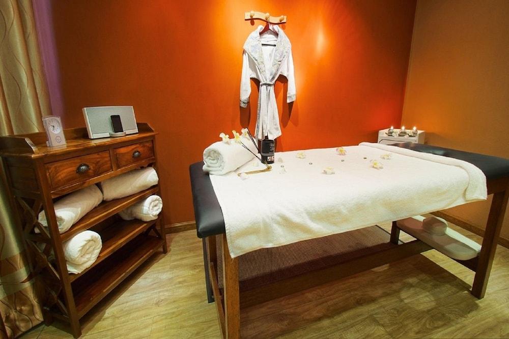 Gold Crest Hotel - Treatment Room