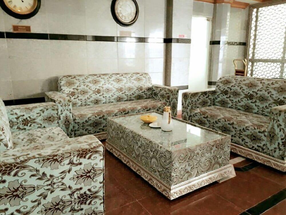 Palace Hotel Apartment - Lobby Sitting Area
