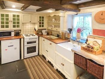 Puzzle Cottage - In-Room Kitchen
