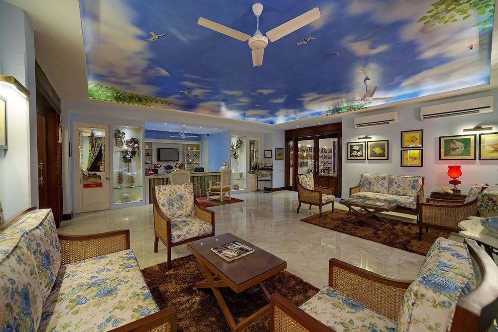 Mayfair Palm Beach Resort - Lobby