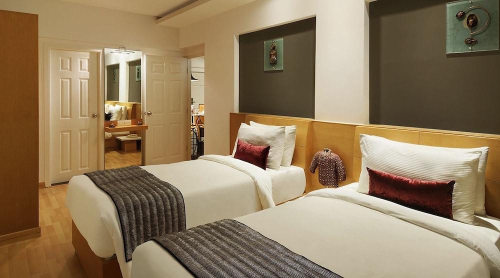 Melange Luxury Service Apartment - Room