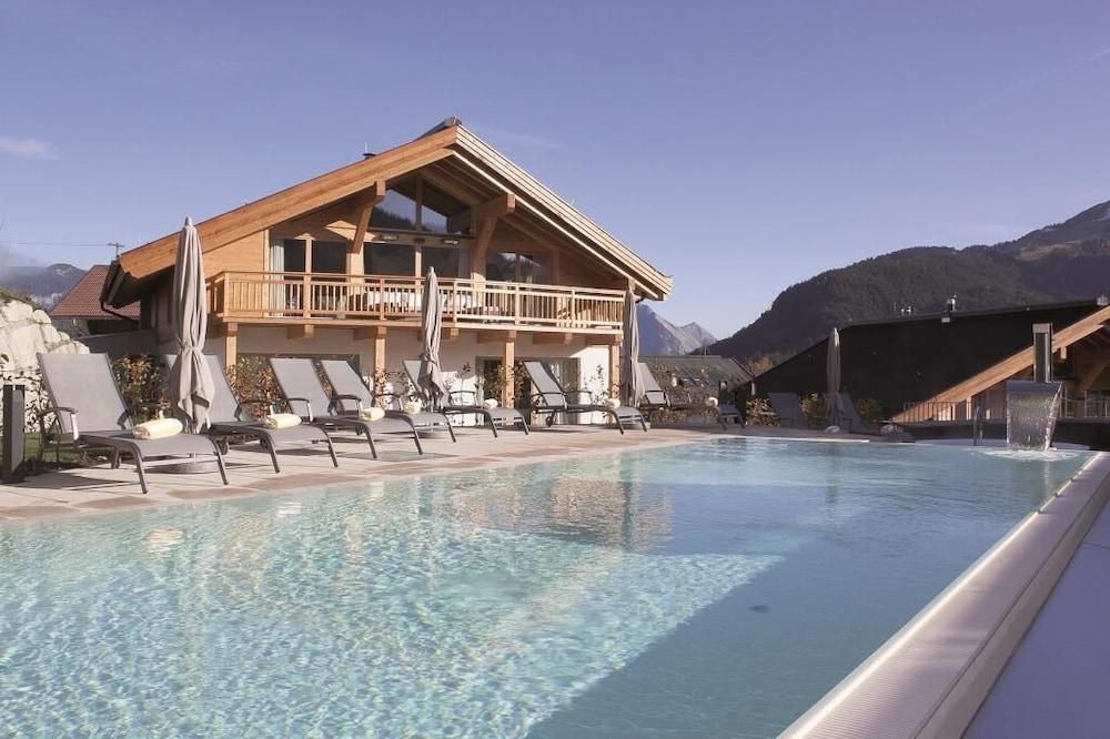 Mountains Hotel - Outdoor Pool
