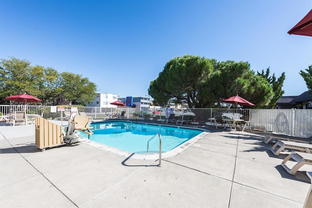 Motel 6 Reno, NV - West - Outdoor Pool