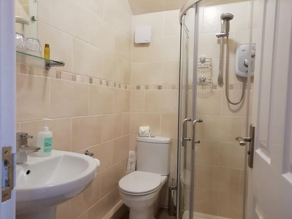Carrmoor Guest House - Bathroom