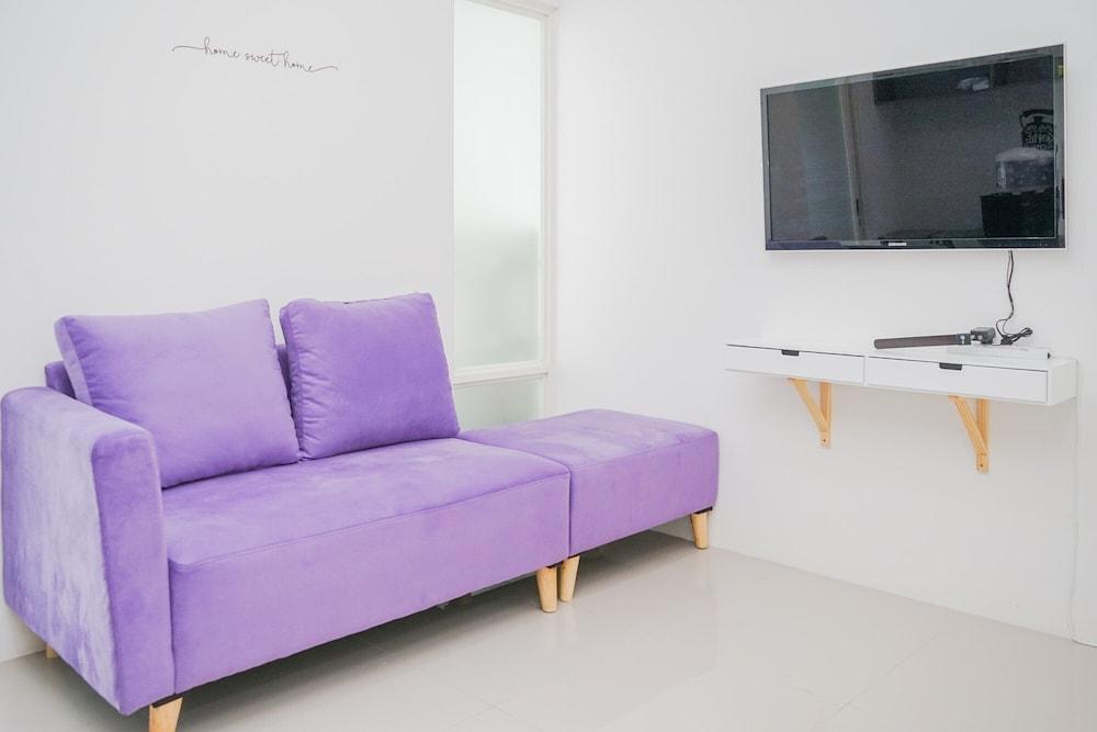 New Furnished and Homey 1BR at Silk Town Apartment - Room