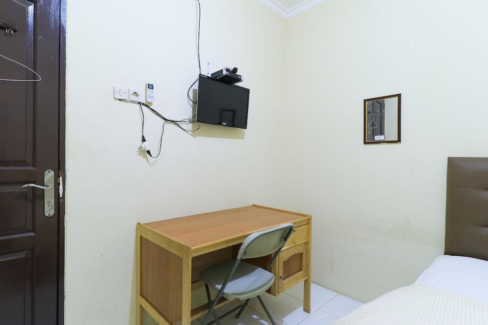 Guest House Samarinda - Room