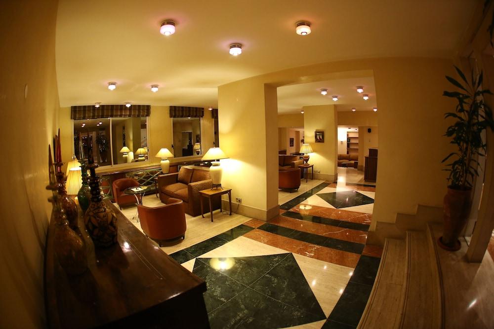 Portemilio Hotel And Resort - Lobby Sitting Area