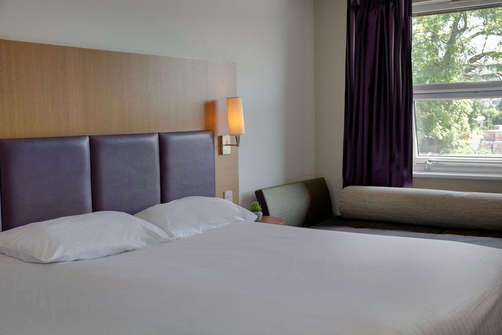 Embassy Newcastle, Sure Hotel Collection by Best Western - Room