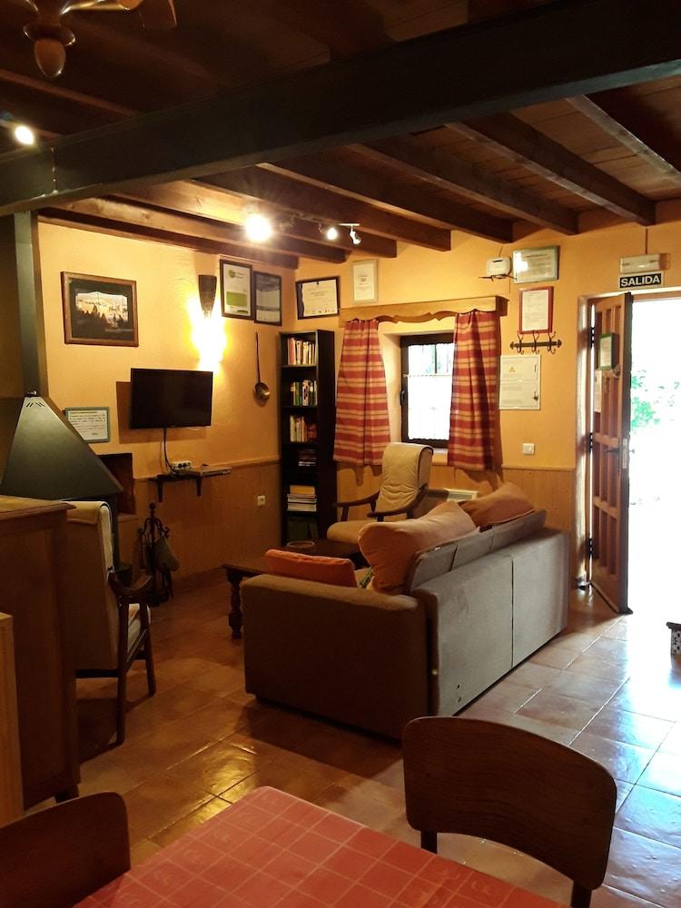 Apartamentos Turísticos Los Arrayanes - Living Room