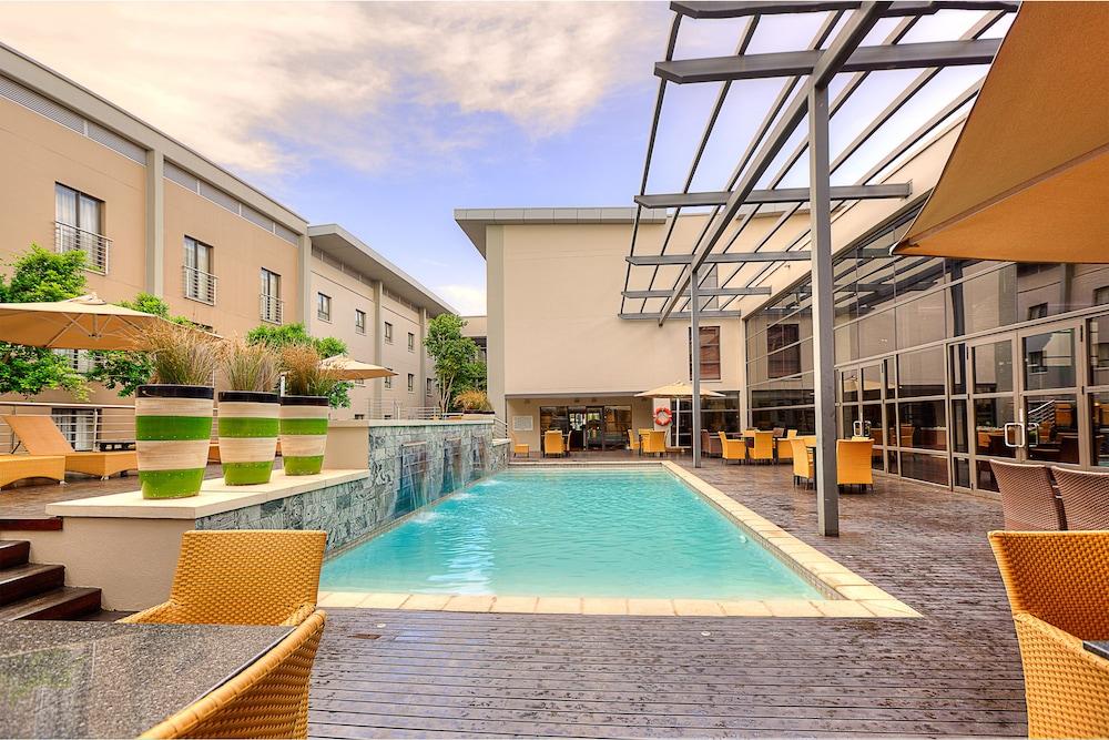 City Lodge Hotel at OR Tambo International Airport - Featured Image