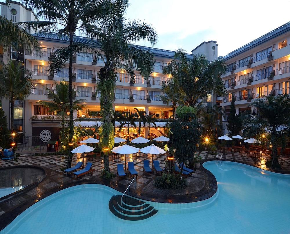 The Jayakarta Suites Bandung - Pool