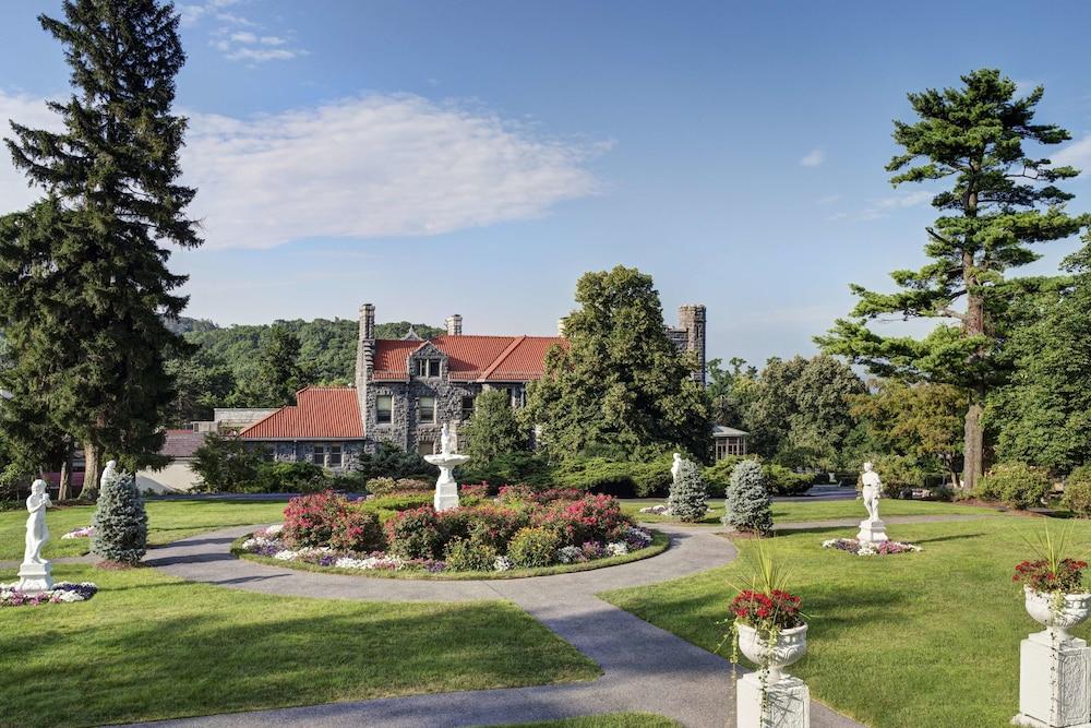 Tarrytown House Estate on the Hudson - Property Grounds