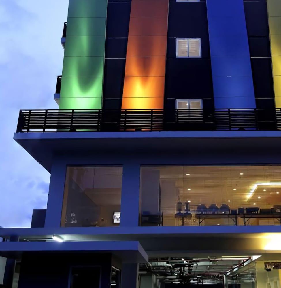Amaris Hotel Panakkukang Makassar - Featured Image