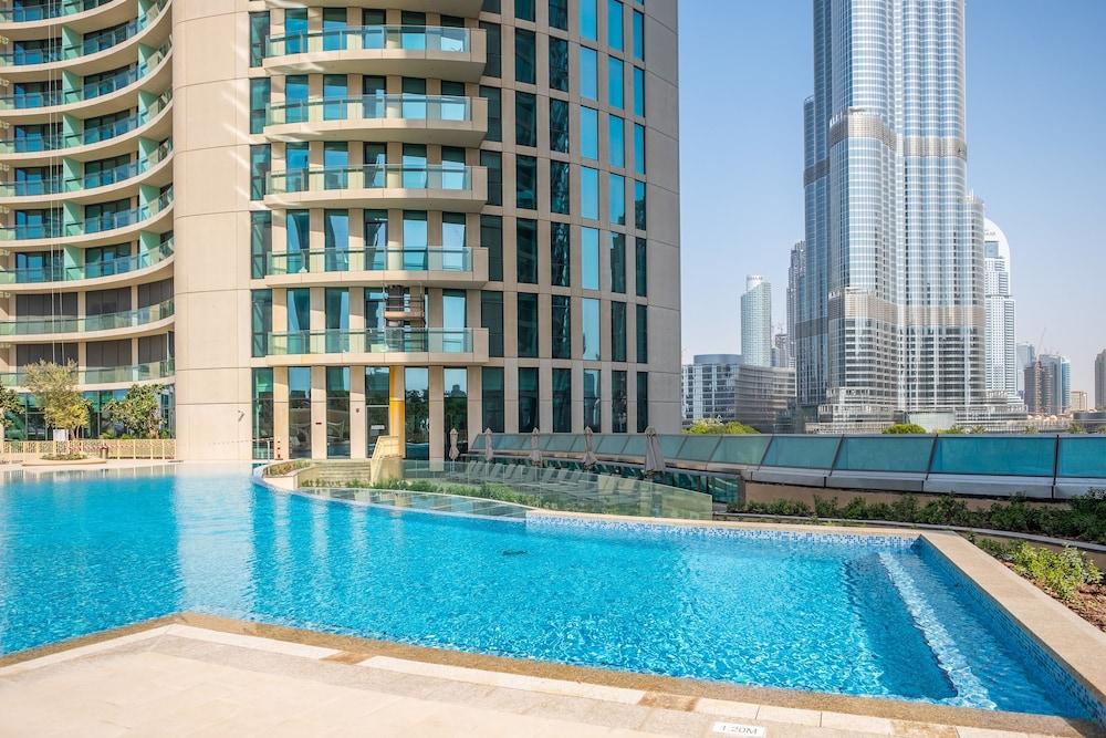 Bravoway Burj Vista 1 in Downtown Dubai - Outdoor Pool