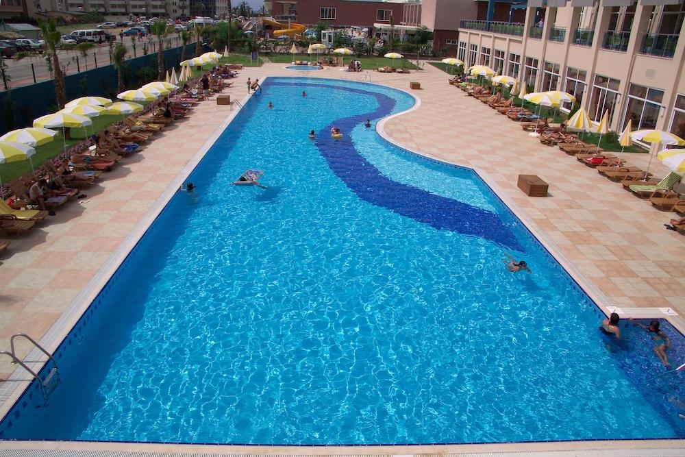 Hotel Titan Select - Indoor Pool