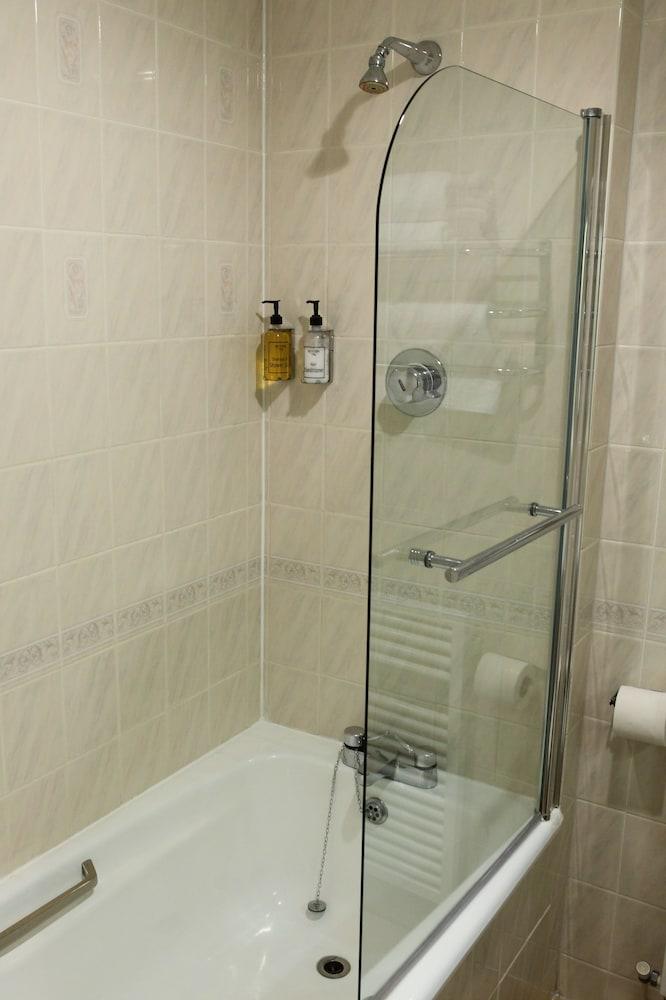 Gatwick Cambridge Hotel - Bathroom