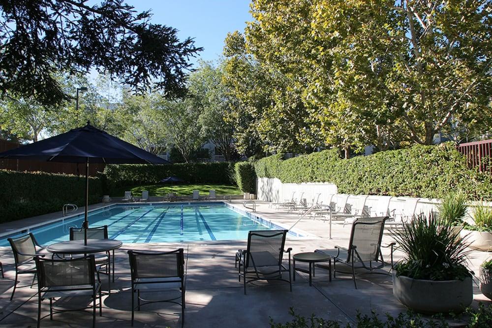 Juniper Hotel Cupertino, Curio Collection by Hilton - Outdoor Pool