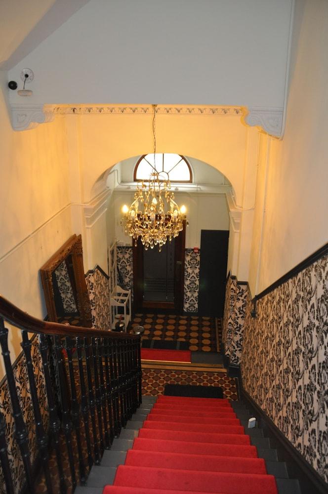 The Bank Guest House - Interior Entrance
