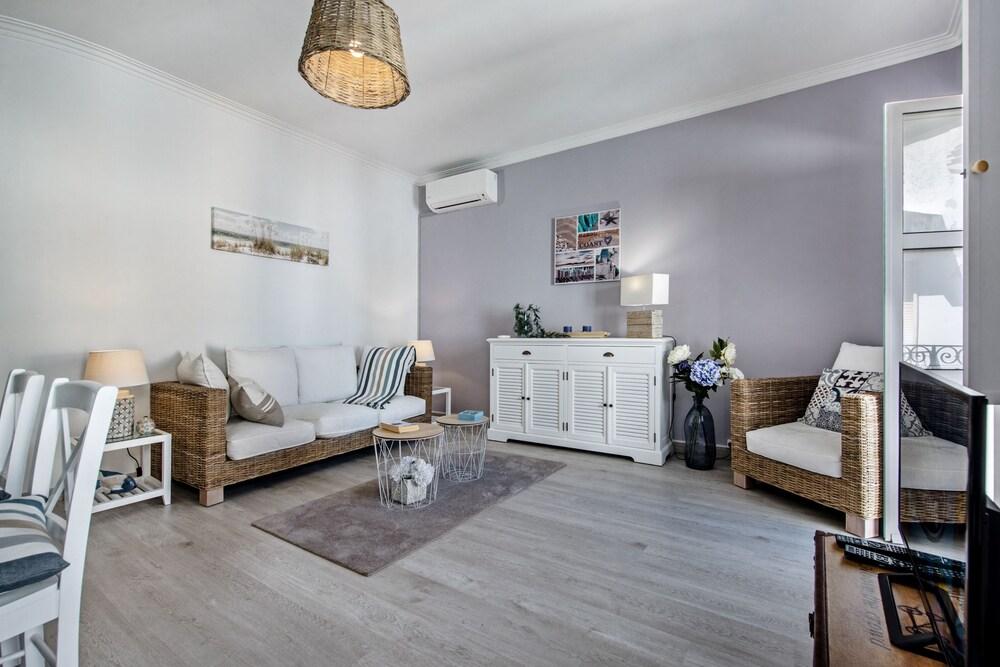 Apartment Uva by MarsAlgarve - Living Room