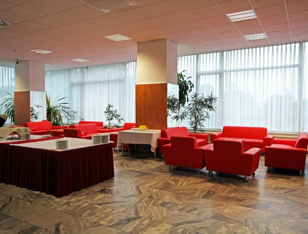 Avanti Hotel Brno - Lobby Sitting Area