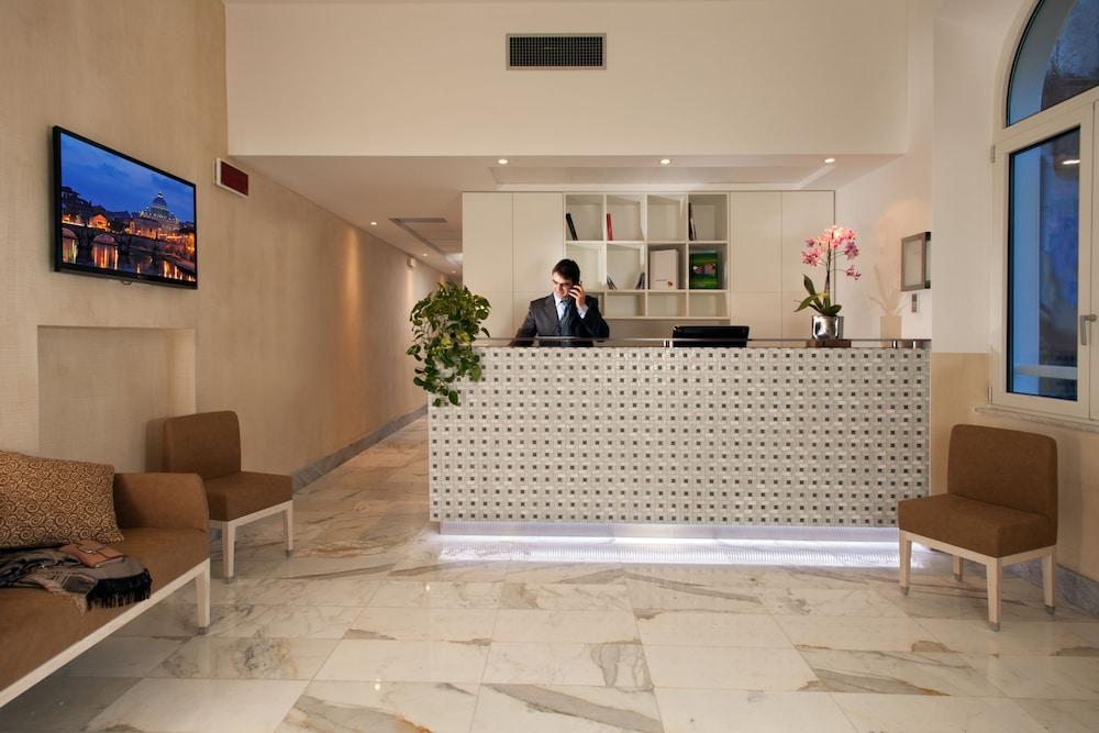 Floris Hotel - Reception