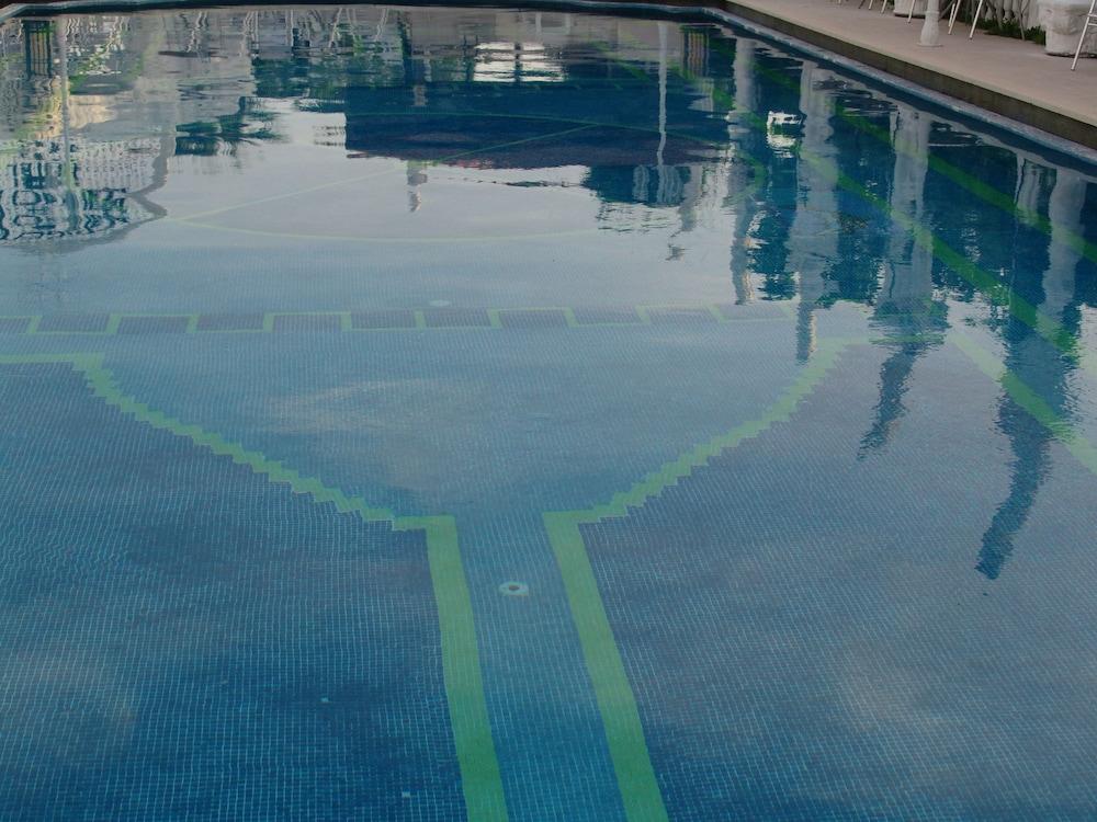 أجريجينتو ريزورت هوتل - Outdoor Pool