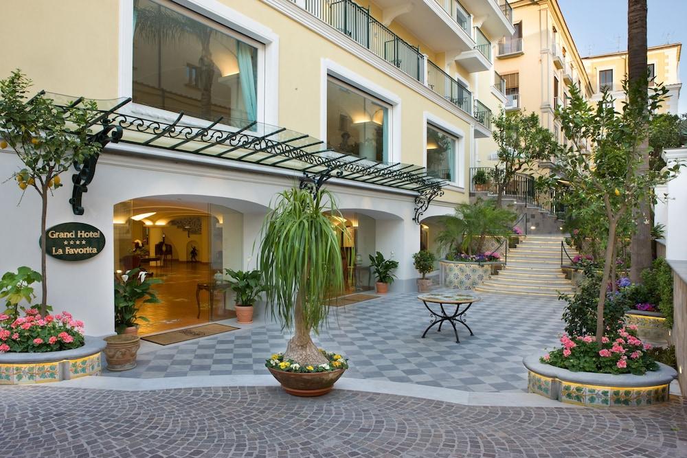 Grand Hotel La Favorita - Property Grounds