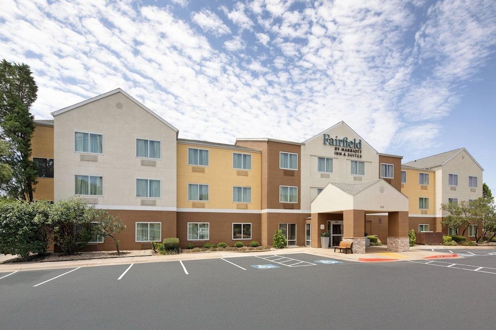 Fairfield Inn & Suites by Marriott Austin-University Area - Featured Image