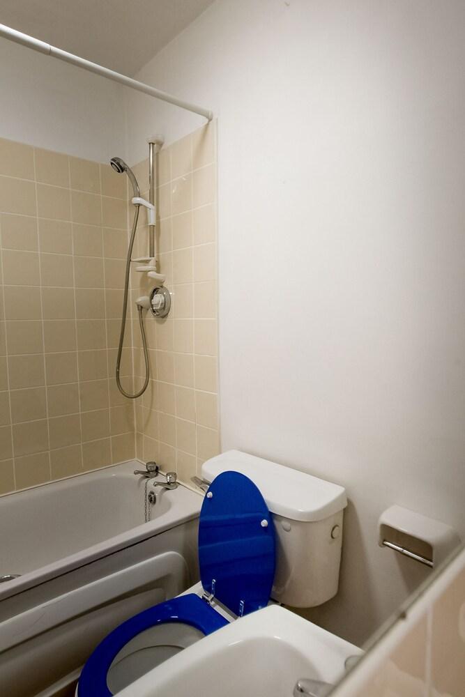 West end Apartments Galway - Bathroom