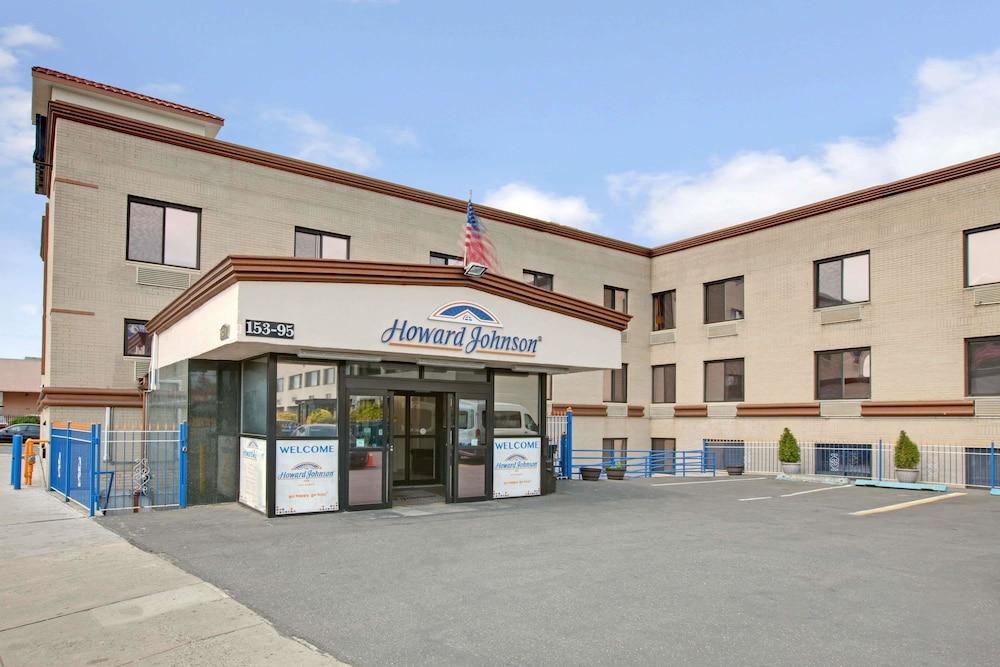 Howard Johnson by Wyndham Jamaica JFK Airport NYC - Featured Image