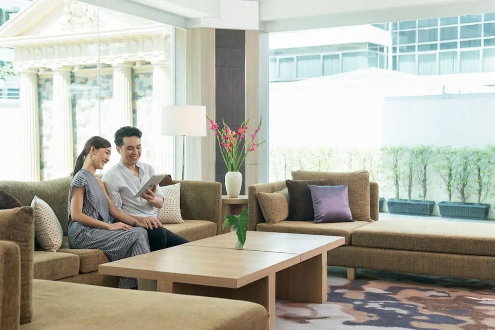 Kingston Suites Bangkok - Lobby Sitting Area