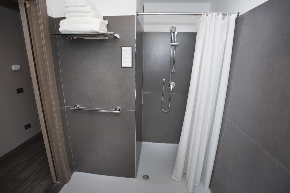 Hotel V99 - Bathroom