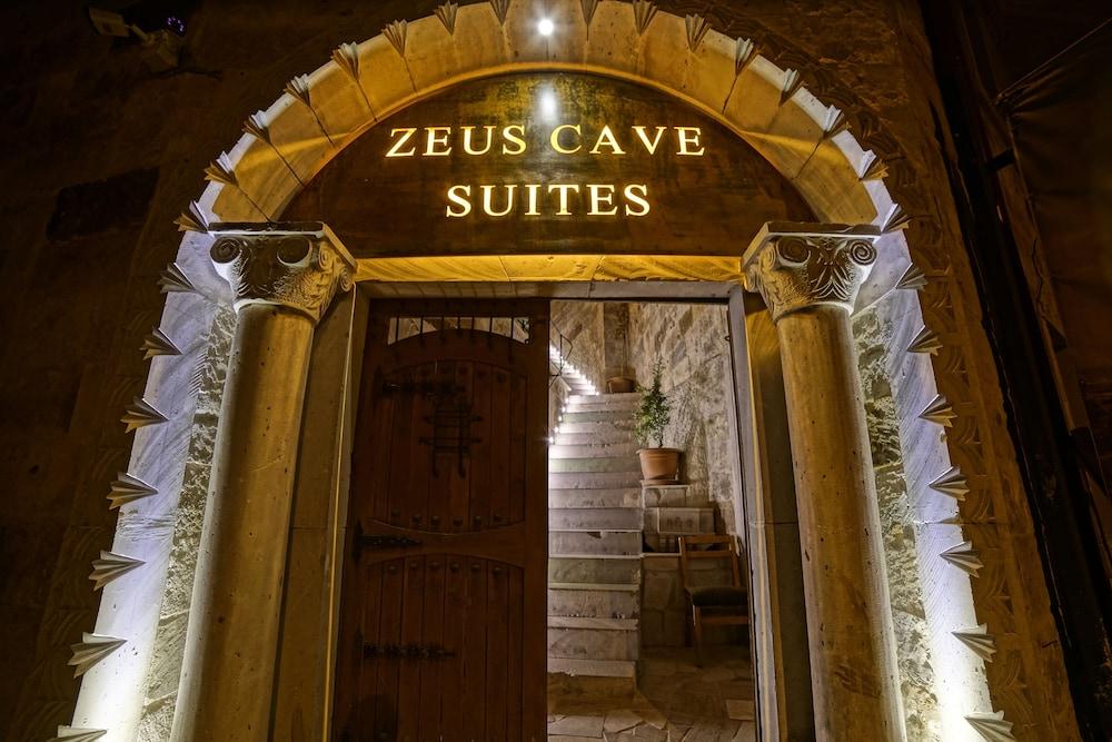 Zeus Cave Suites - Reception