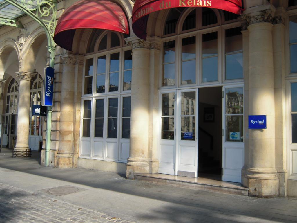 Kyriad Paris 10 Gare de l'Est - null
