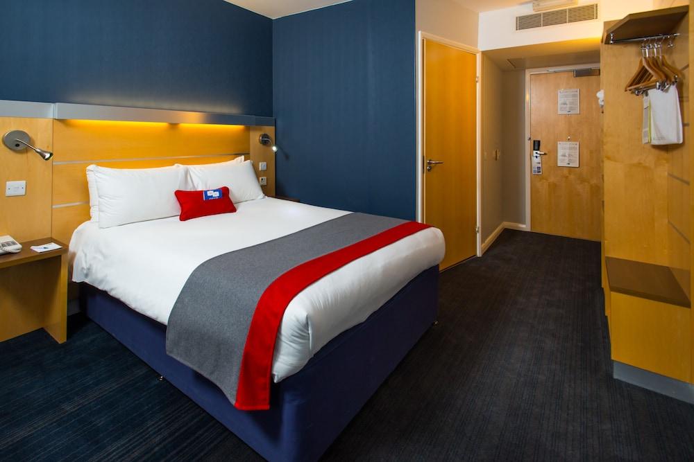 Holiday Inn Express Bedford, an IHG Hotel - Room