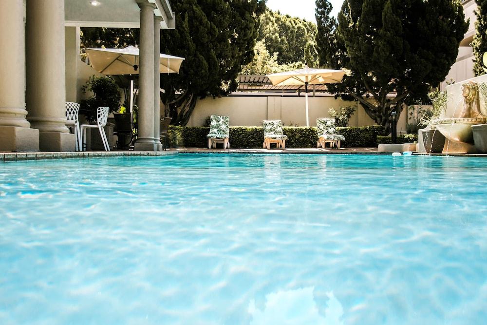 Sandton Executive Suites Villa Via - Outdoor Pool